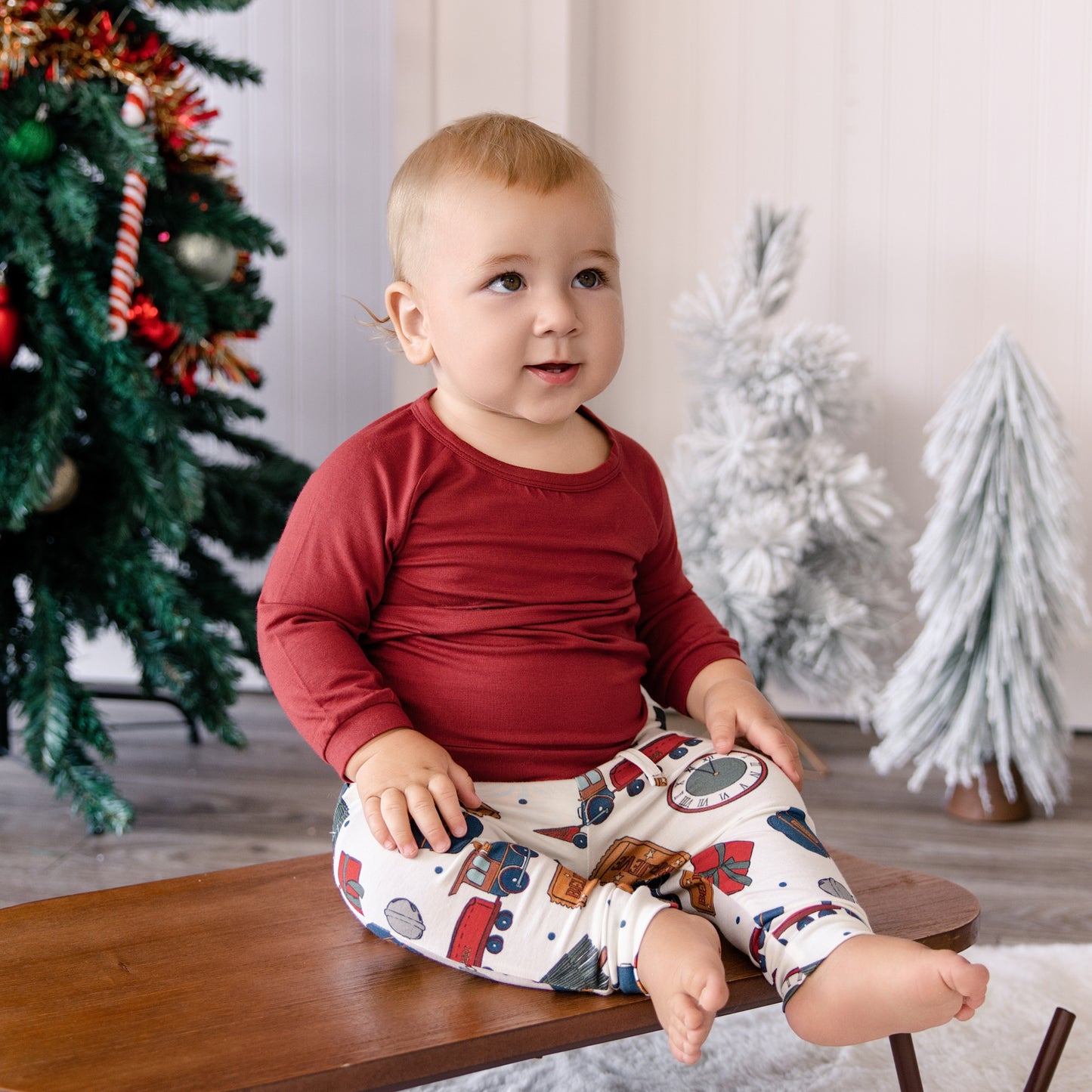 Long Sleeve Jogger Set in Holiday Express