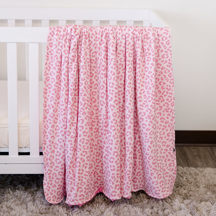 Cozy Blanket in Pink Leopard