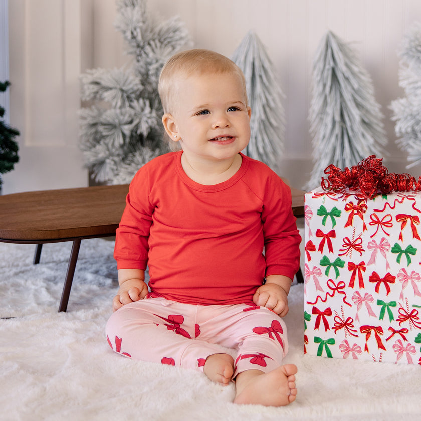 Long Sleeve Jogger Set in Holiday Bows