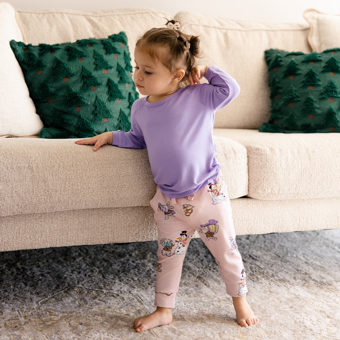 Long Sleeve Jogger Set in Hoppy Holidays