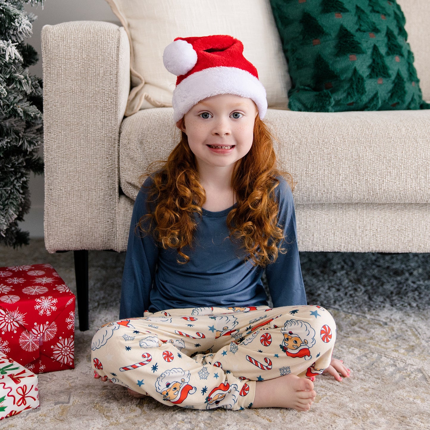 Long Sleeve Jogger Set in Santa's Sleigh