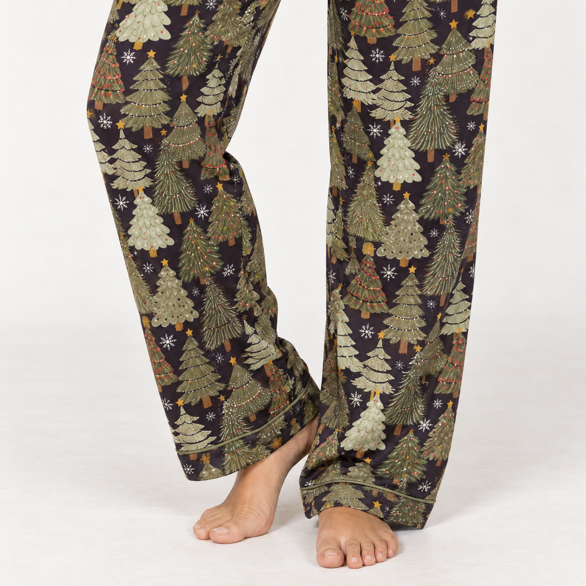 Women's Long Sleeve Pajamas in Festive Trees